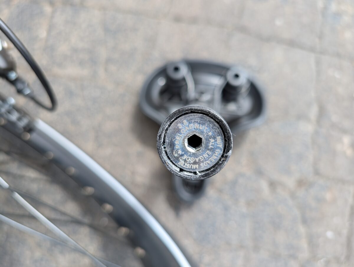 Zoom suspension seatpost preload adjustment nut on the Aventon Pace 4