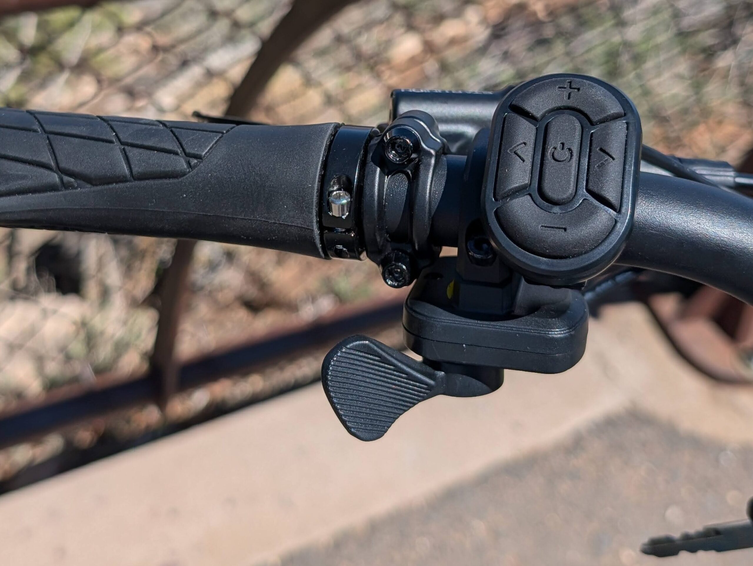 Under Bar Thumb Throttle on the Lectric XP 4