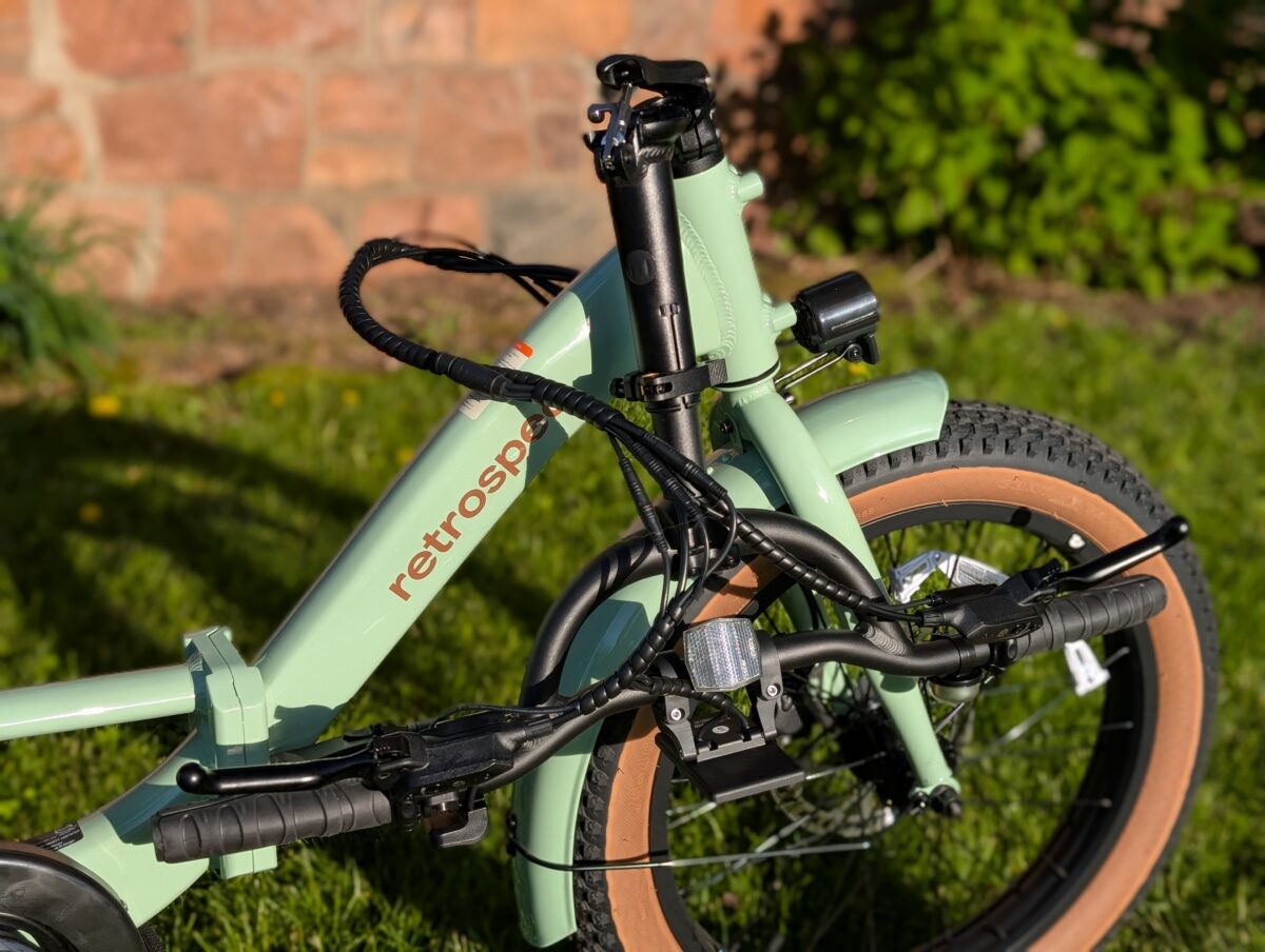 Folding Handlbars on the Retrospec Boca Rev