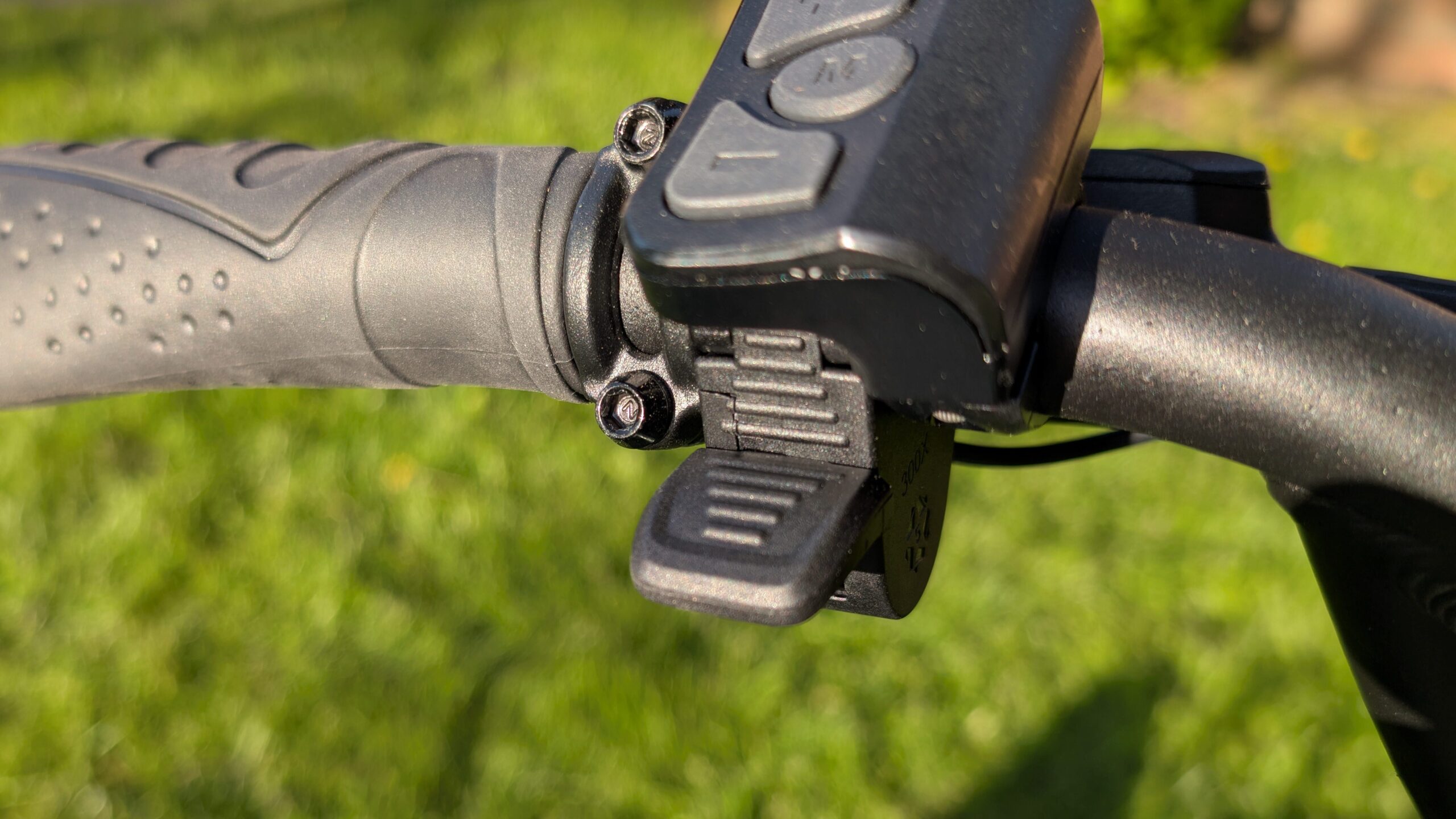 Left-Side Thumb Throttle On The Boca Rev from Retrospec
