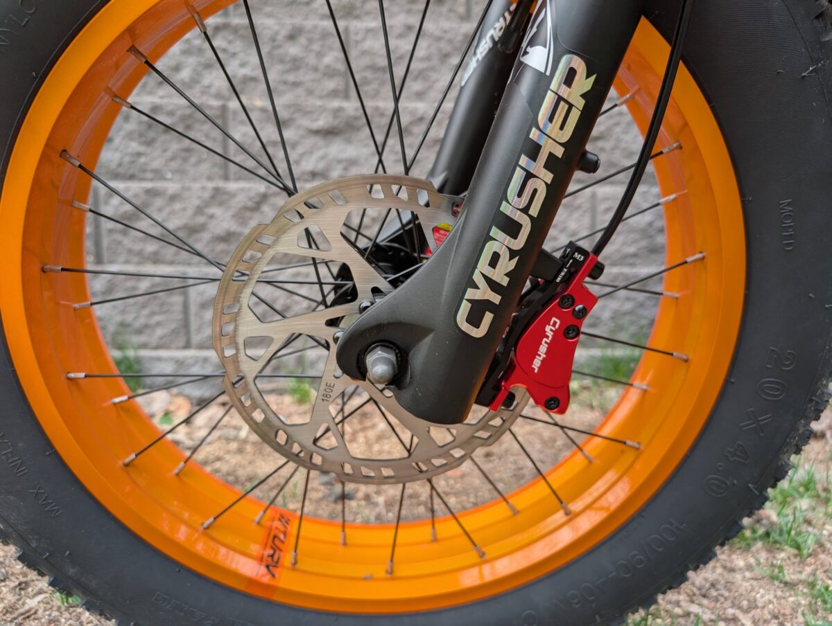 Cyrusher Branded 2-piston Hydraulic Disc Brakes on the Kommoda 2.0