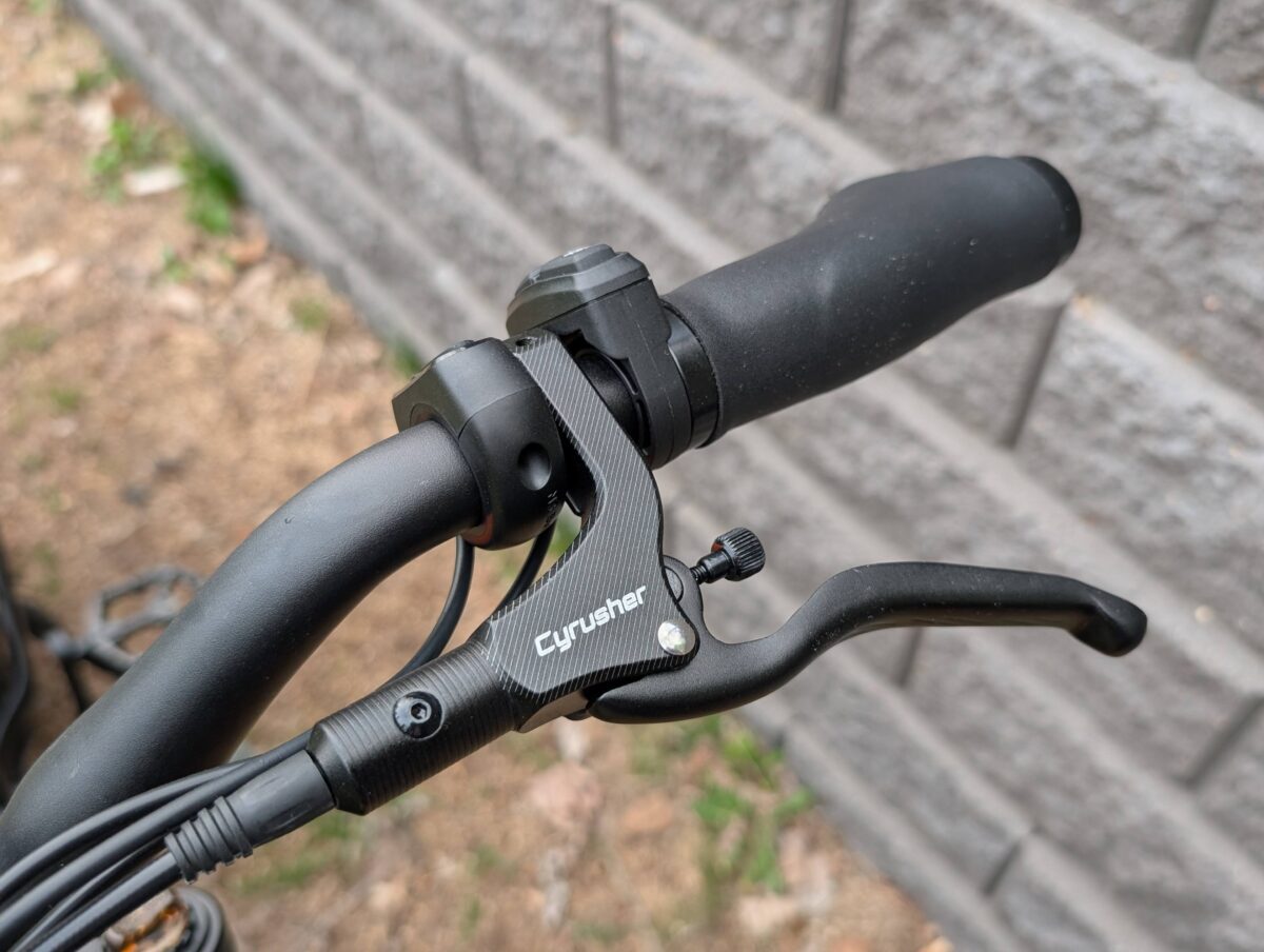 Cyrusher Branded Adjustable Disc Brake Levers on the Kommoda 2.0