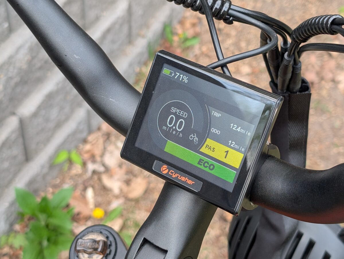 3.7" Color LCD Display on the Cyrusher Kommoda 2.0