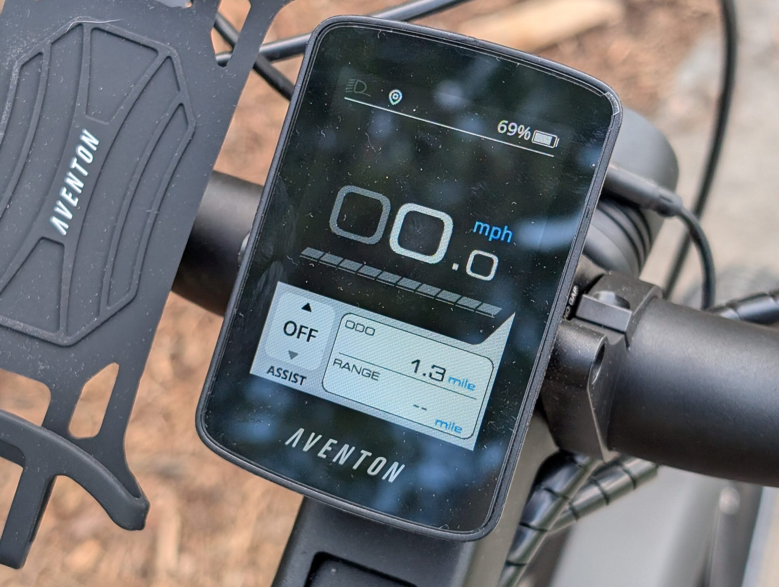 Aventon BC280 Color LCD Display and Phone Mount on the Aventon Level 3