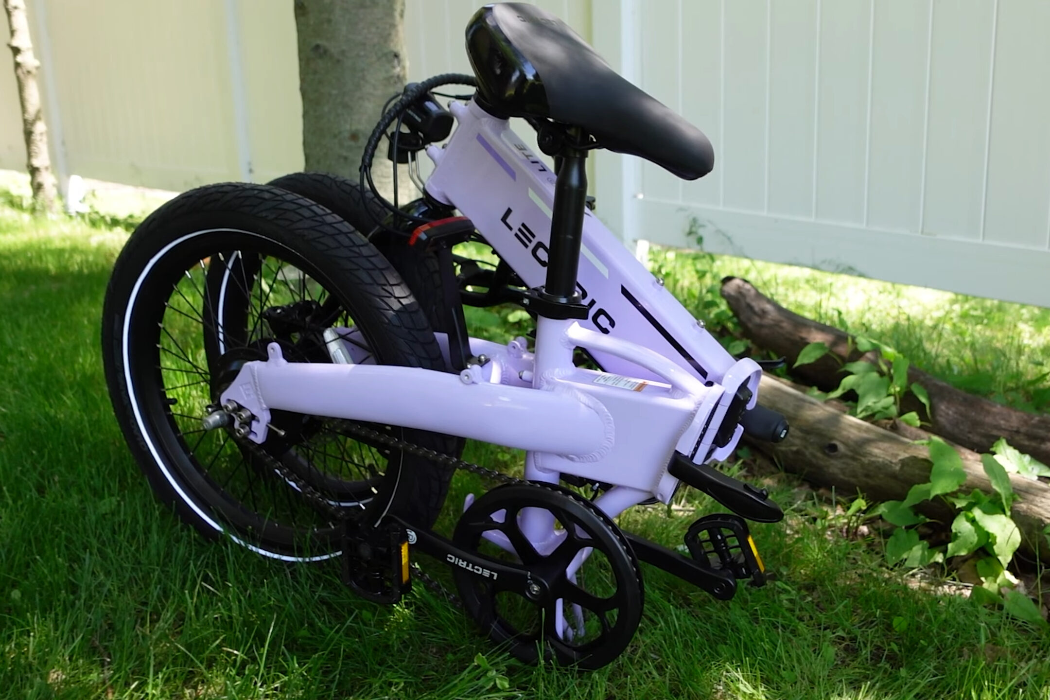 Folded Lectric XP Lite 2.0 in Lavender Haze