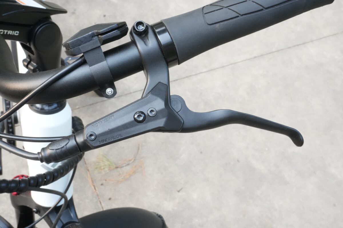 Unbranded Hydraulic Brake Levers with Motor Cutoff on the Lectric XPress 500