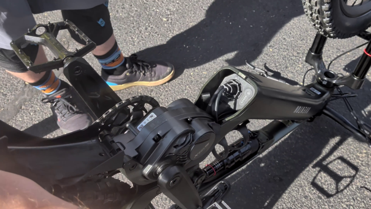 Top-Tube Integrated 800Wh Battery on the Aventon Current