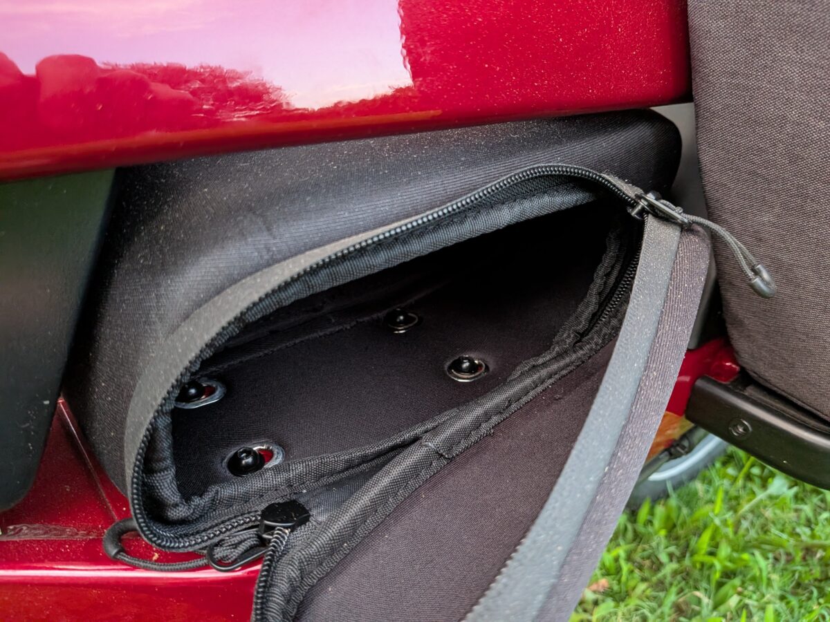 In-frame zippered storage pouch on the Radio Flyer Flyer Loop