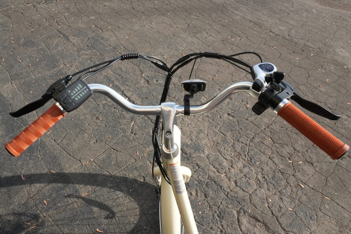 Retrospec Beaumont Rev 3 adjustable quill stem and Dutch-style handlebars from above