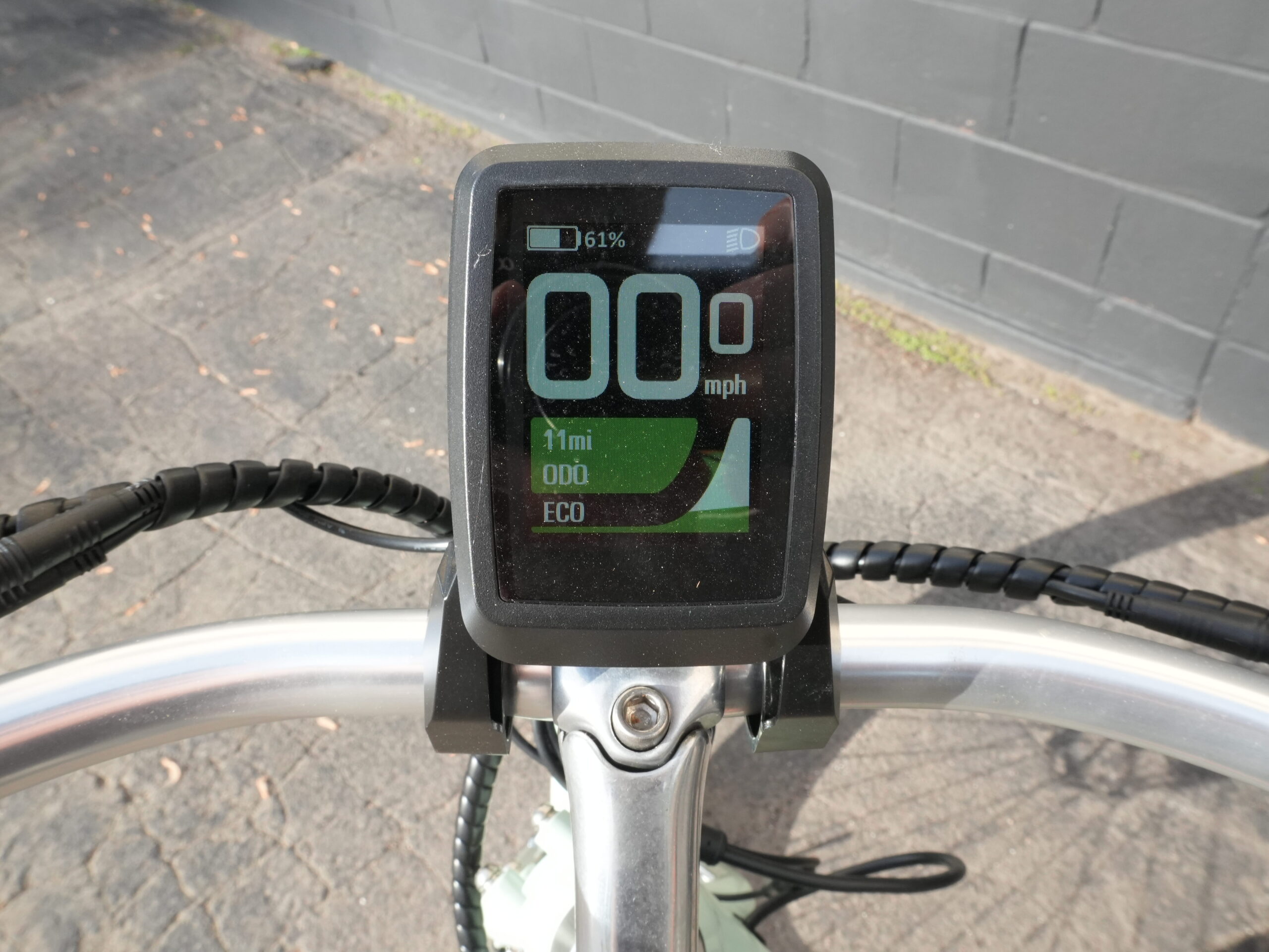 Retrospec Chatham Rev+ 2 center-mounted color display
