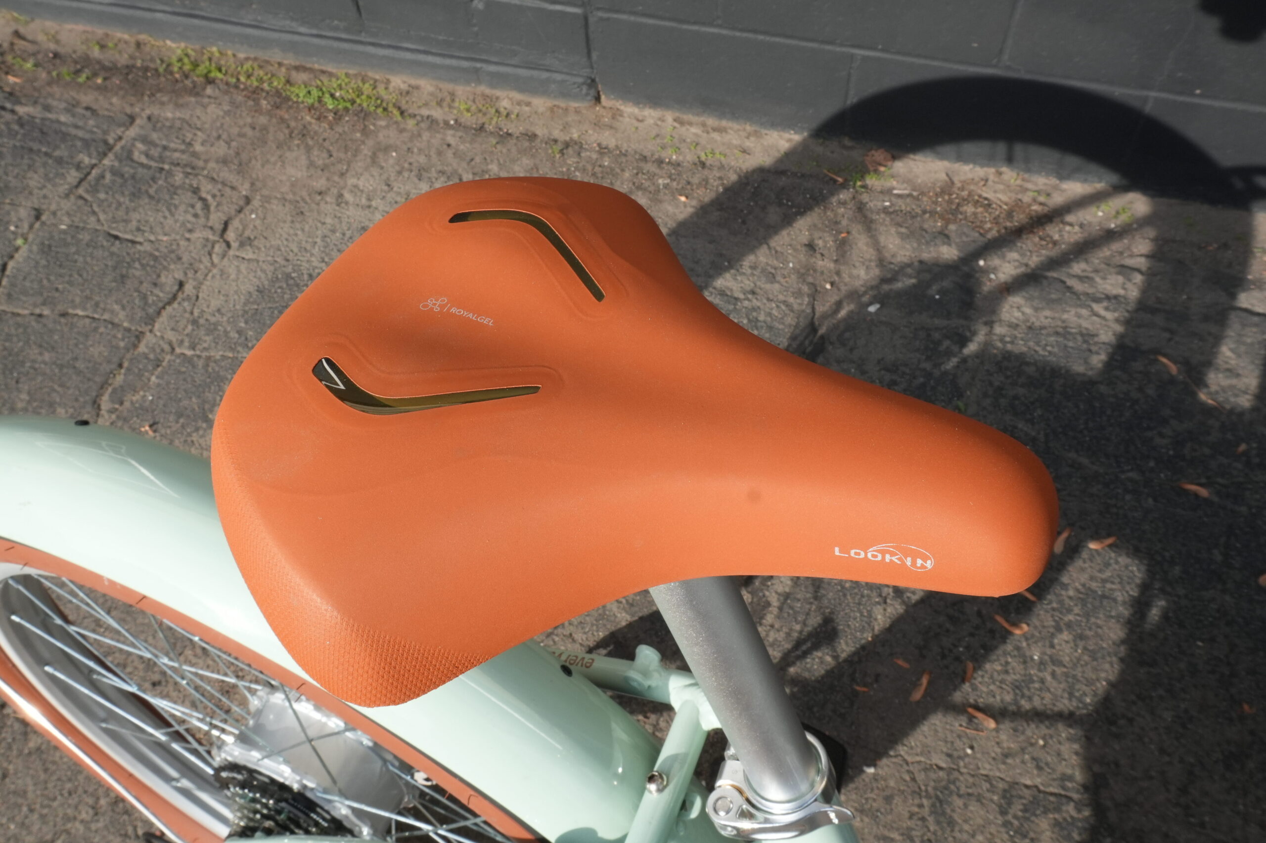 Selle Royale Royal Gel Saddle Retrospec Chatham Rev+ 2