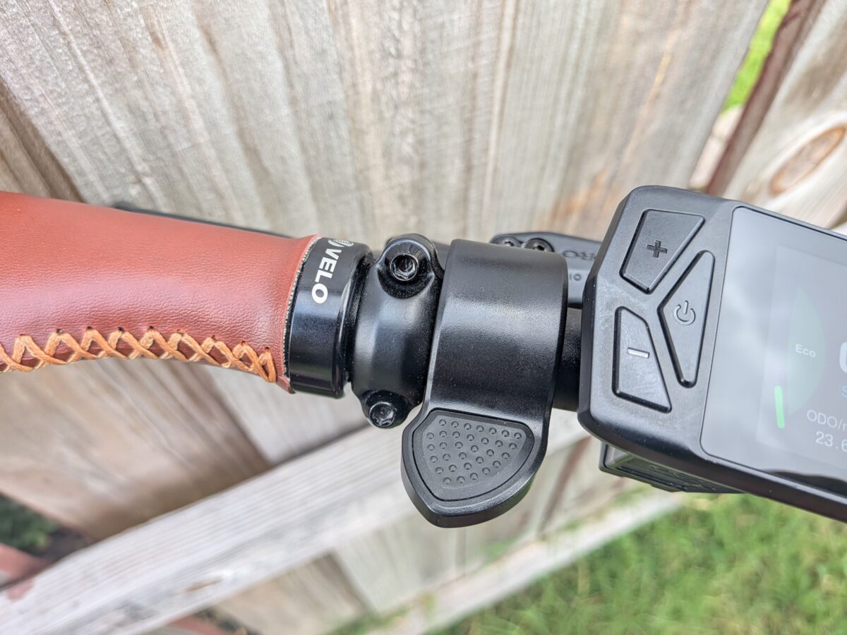 Left-side thumb throttle on the Euphree City Robin 3