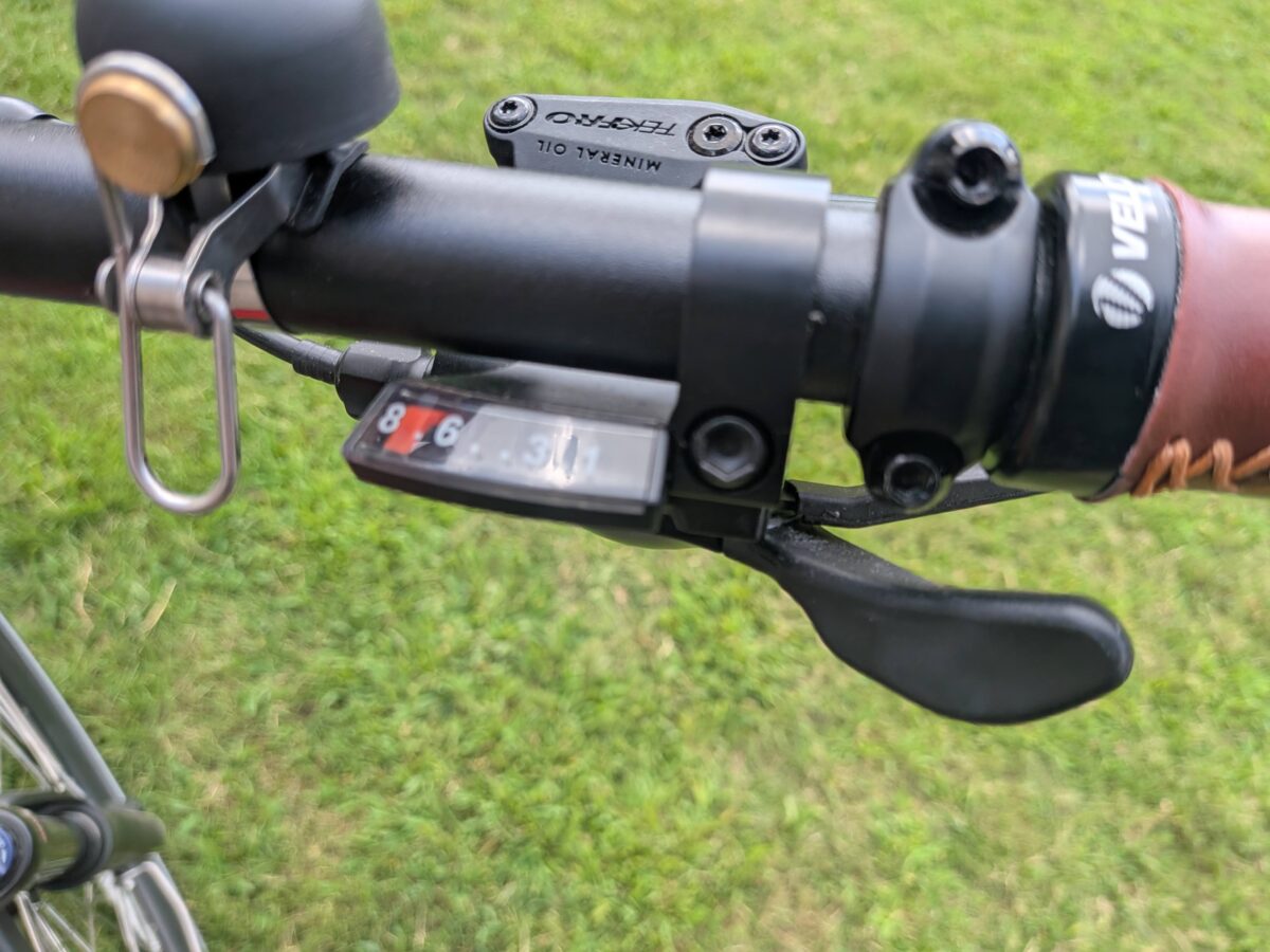 Shimano 8-speed trigger shifter on the Euphree City Robin 3
