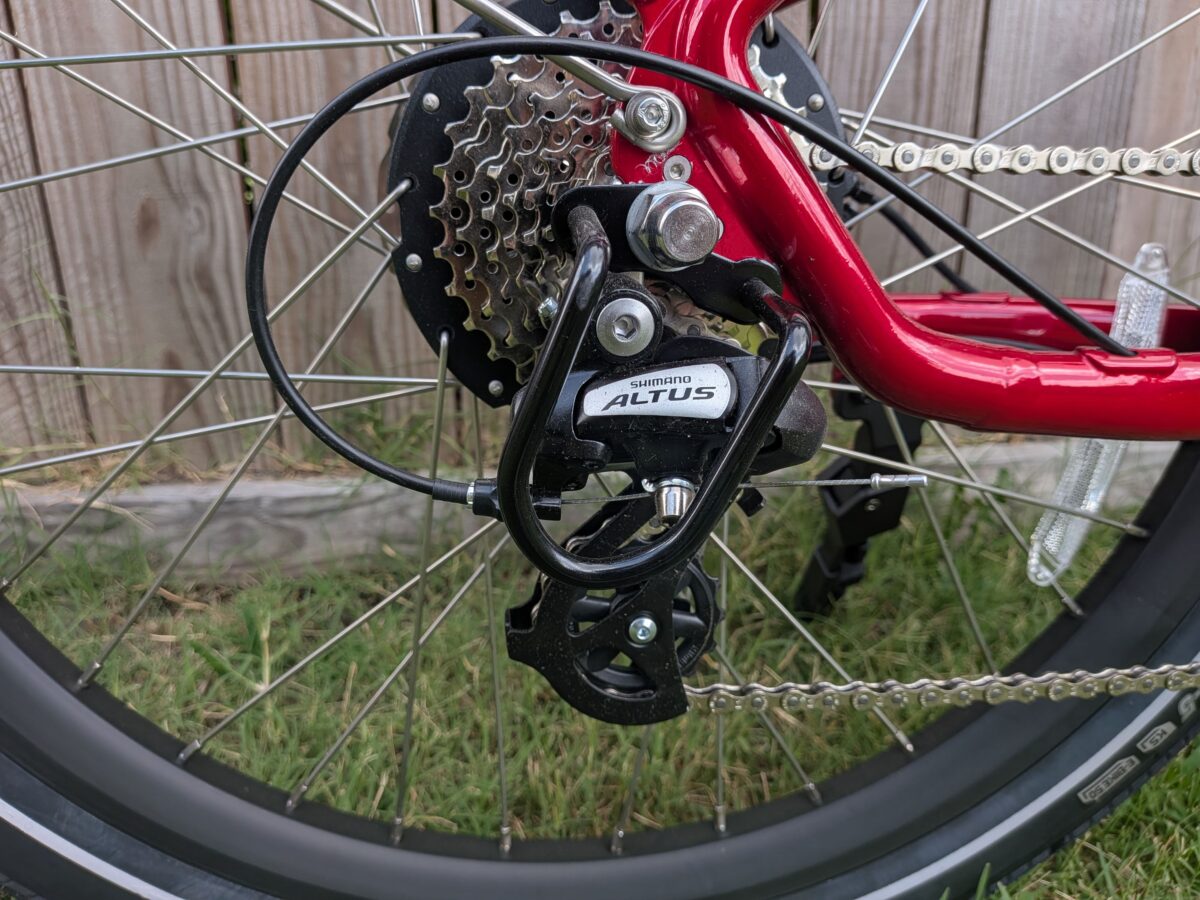 Shimano Altus derailleur on the Euphree City Robin 3