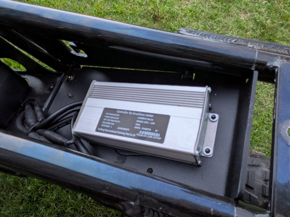 30A controller on the Juiced Scrambler Full Suspension