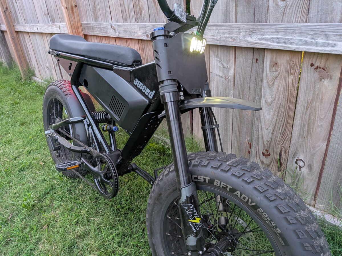 Front three-quarter view on the Juiced Scrambler Full Suspension