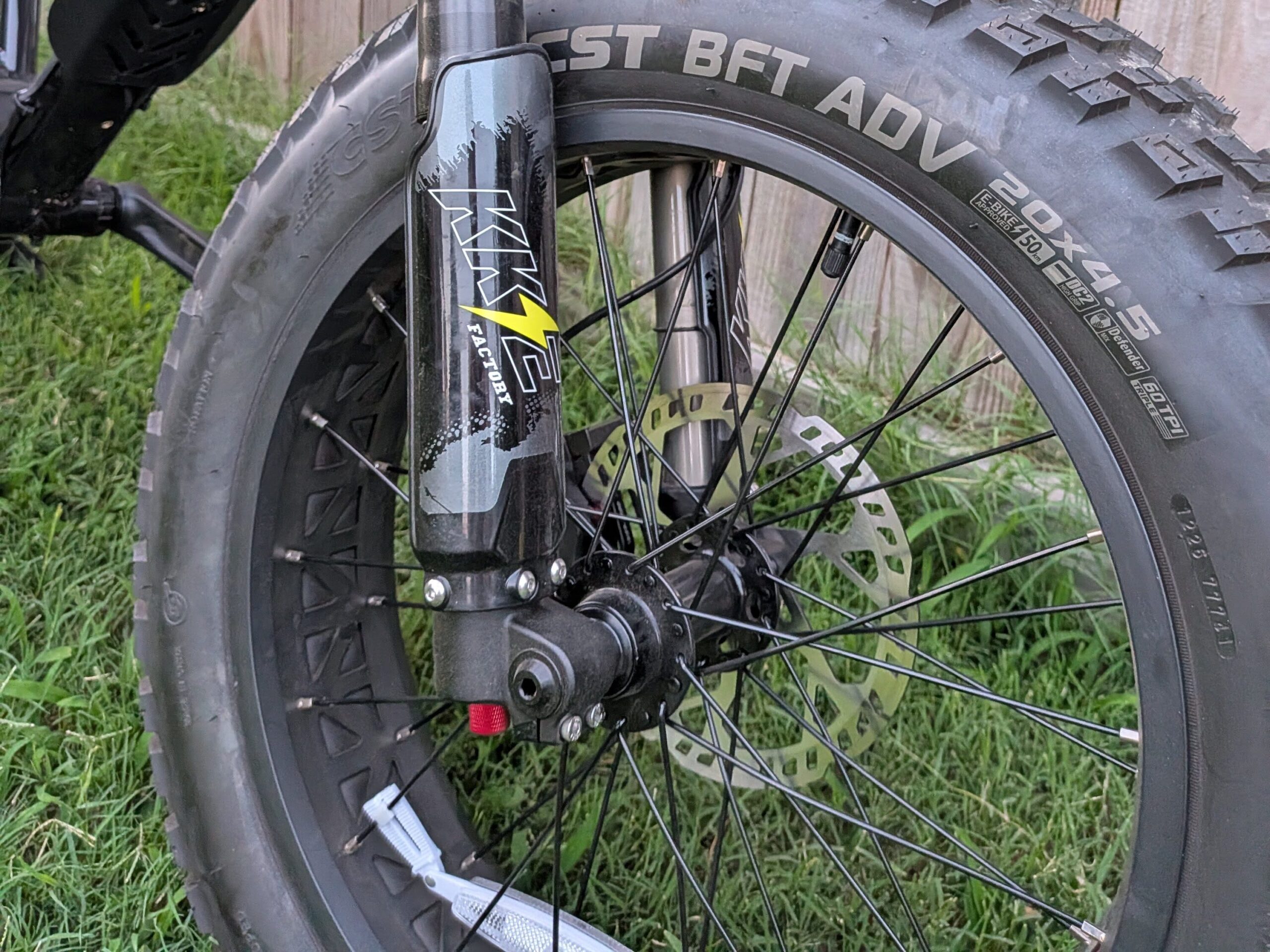KKE inverted front fork on the Juiced Scrambler Full Suspension