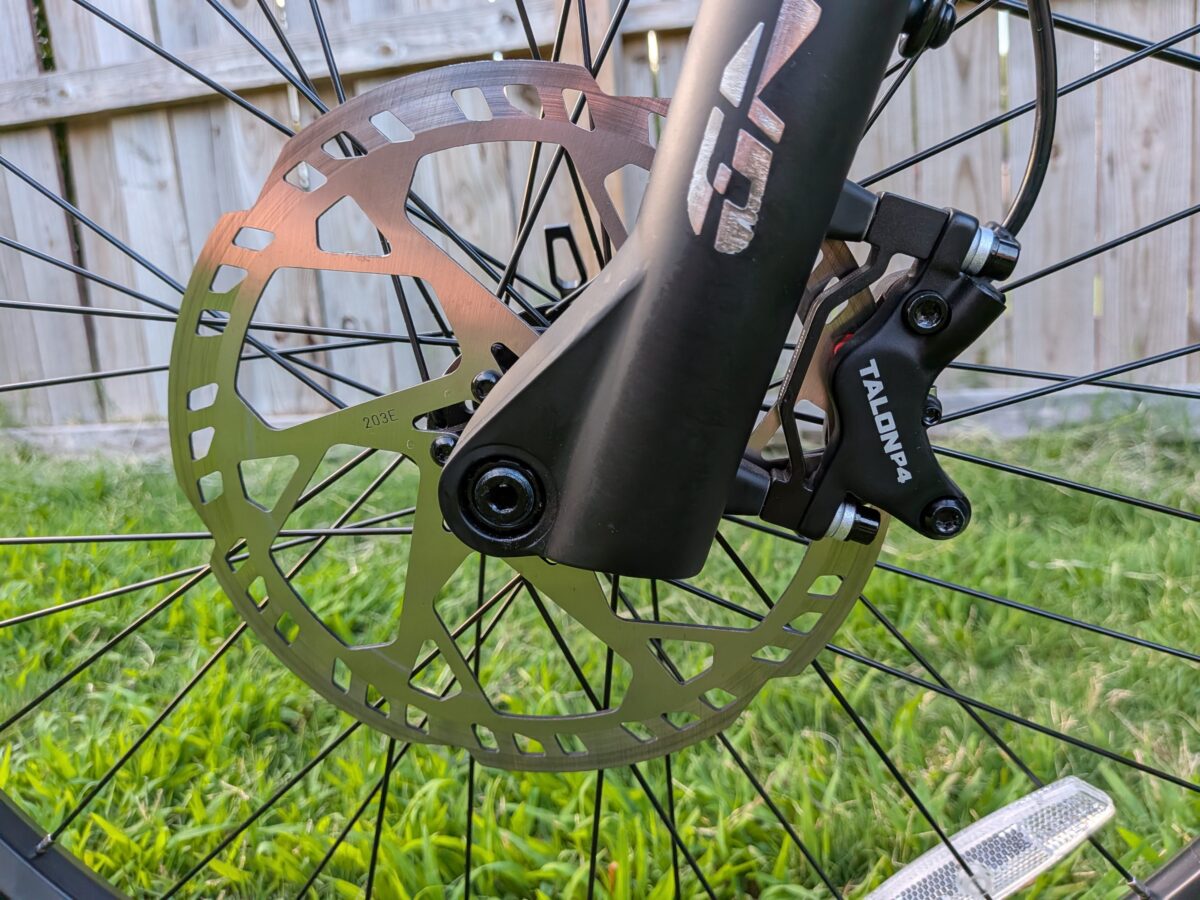 Front Star Union Talon P4 4-piston hydraulic brake and 203mm rotor on the Monarc Tracer