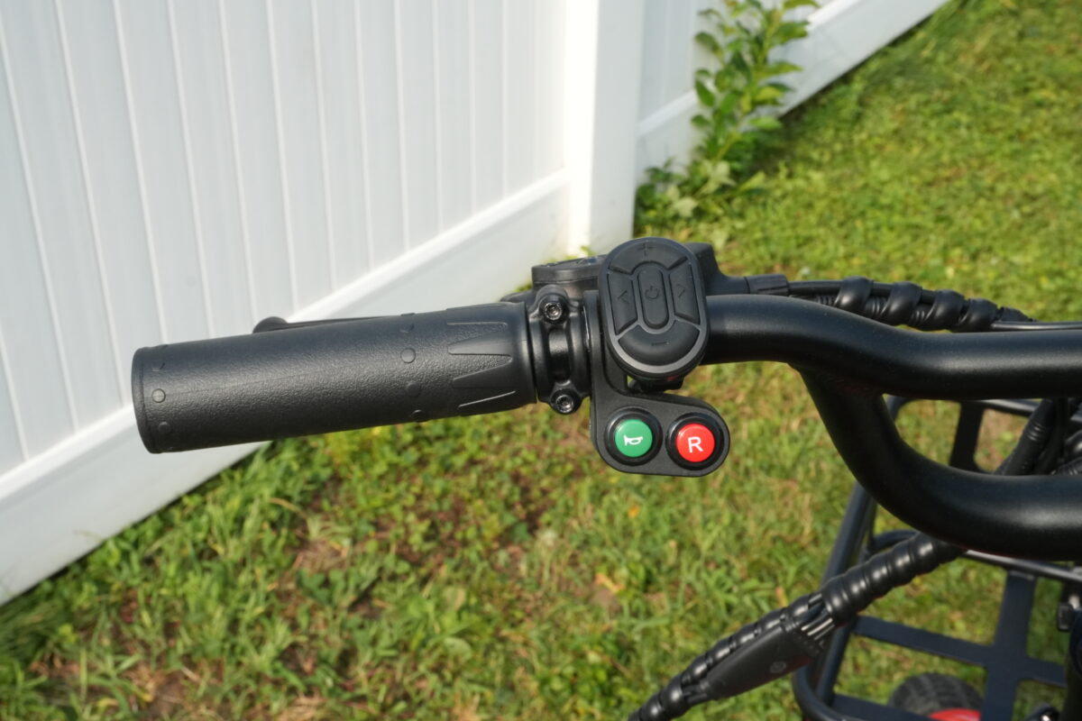 Mooncool TK2 handlebar control pad with reverse and horn buttons