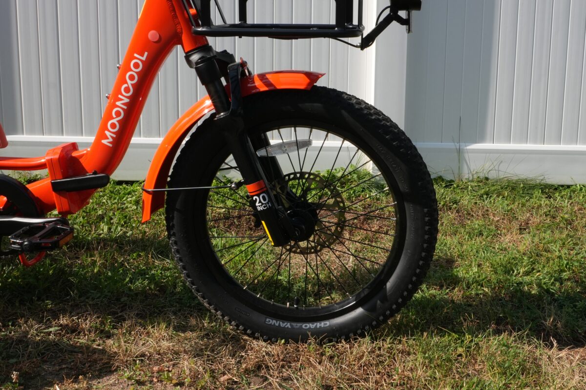 Mooncool TK2 front tire and suspension fork