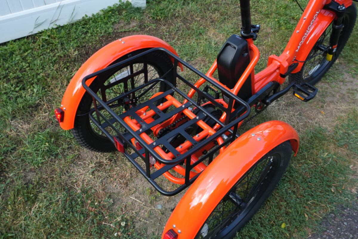 Mooncool TK2 rear basket mounted between the rear wheels