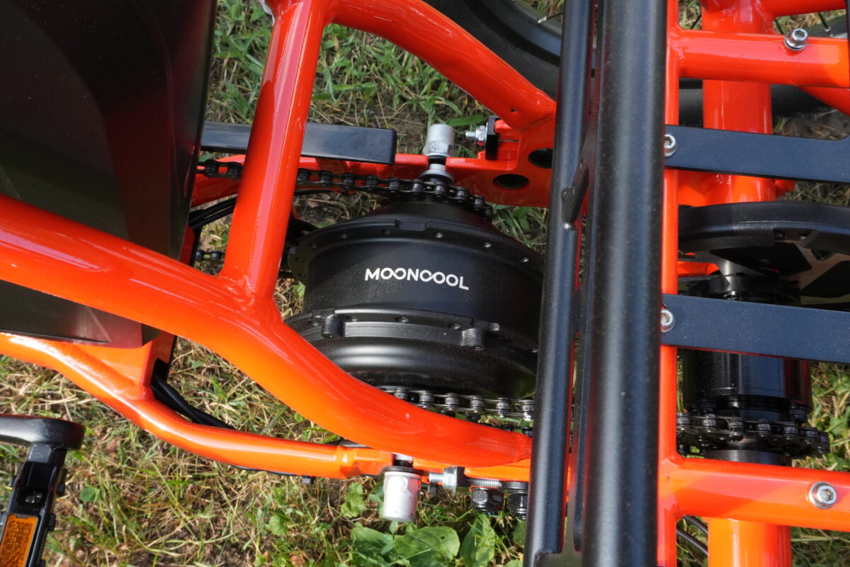 Mooncool TK2 rear hub motor with Mooncool branding