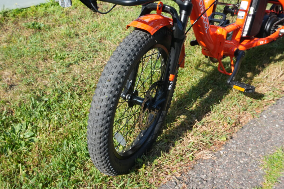 Close-up of the Mooncool TK2 tire tread pattern