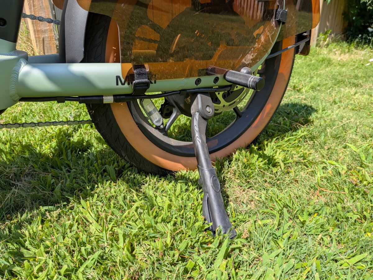 The rear mounted single leg kickstand on the Segway MUXI.