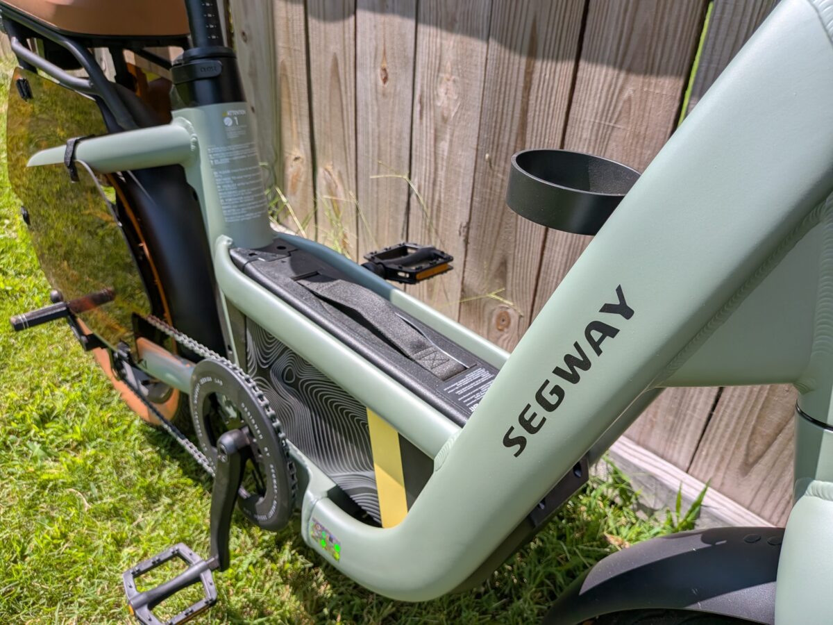 The twin downtube frame design housing the integrated battery.