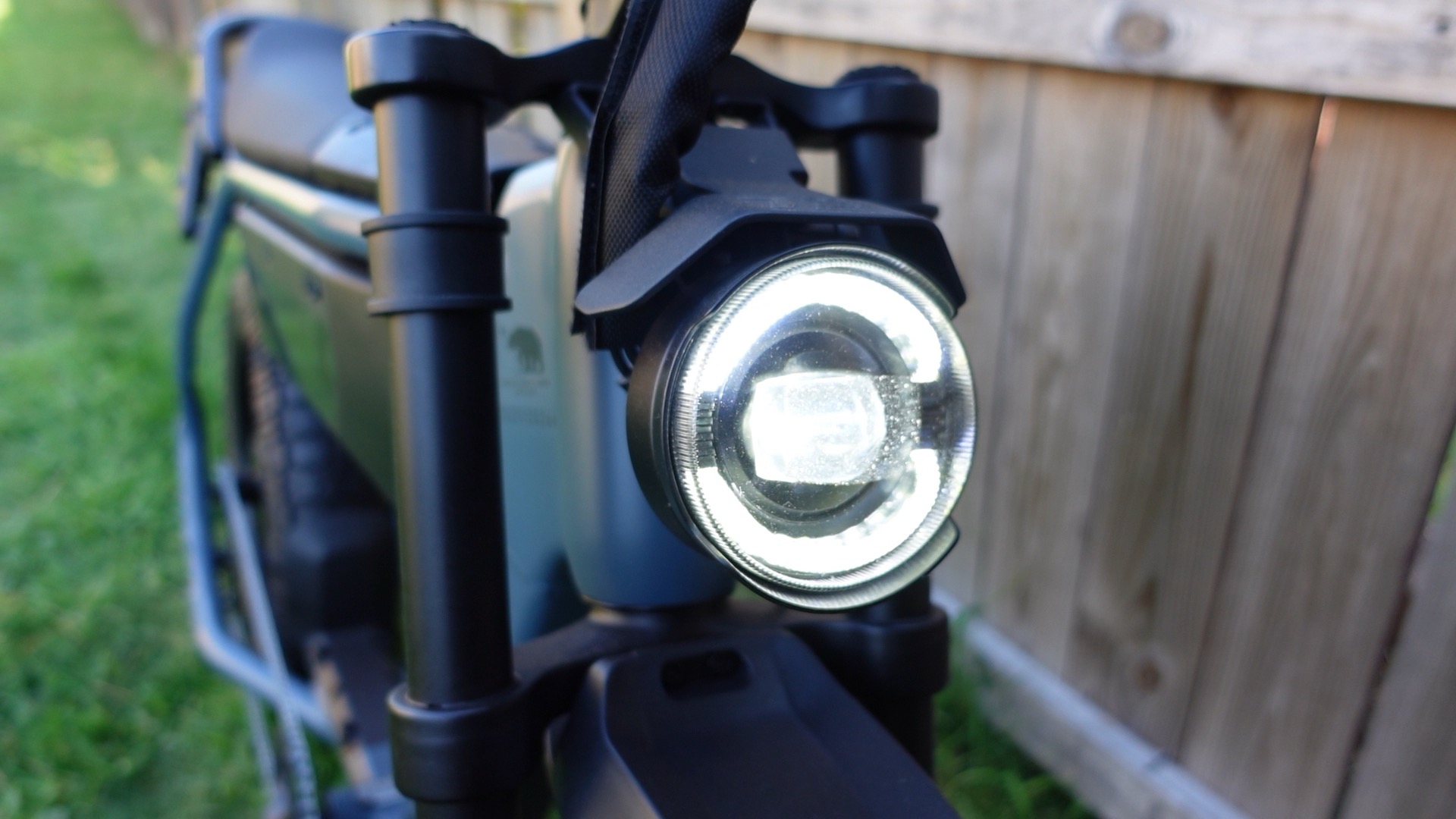 Integrated headlight on the SUPER73-B1G