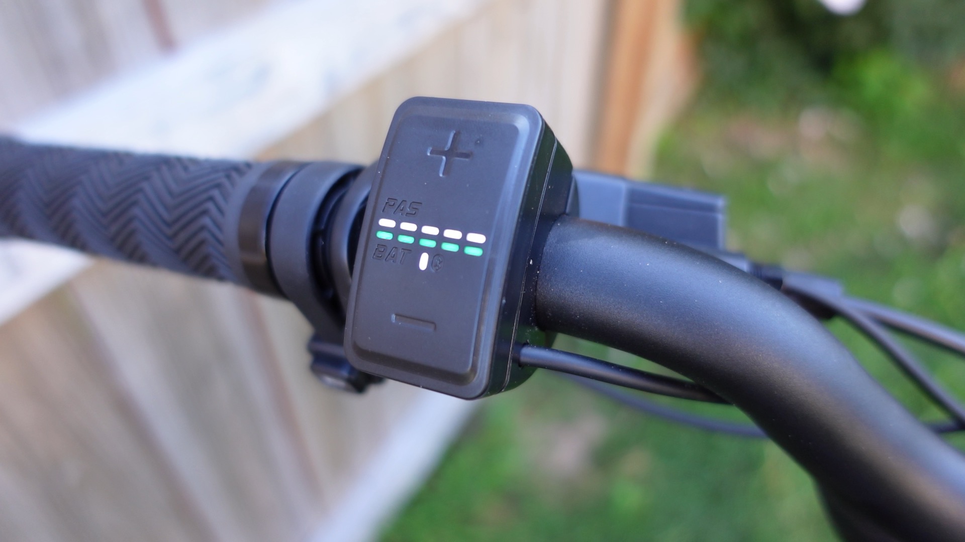 LED display and control pad on the SUPER73-B1G