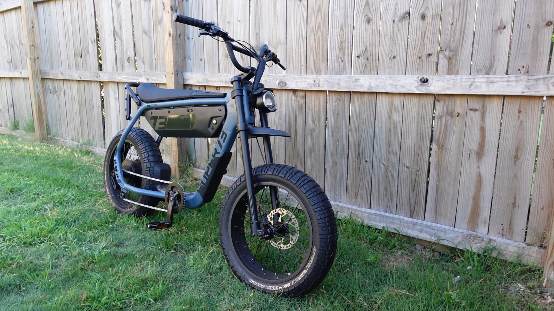 Front end of the SUPER73-B1G showing the rigid fork