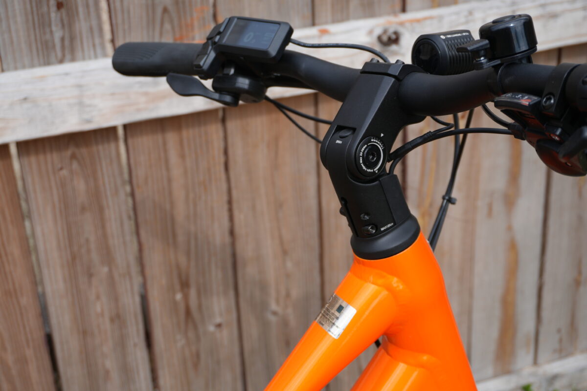 Adjustable stem on the Velotric Tempo