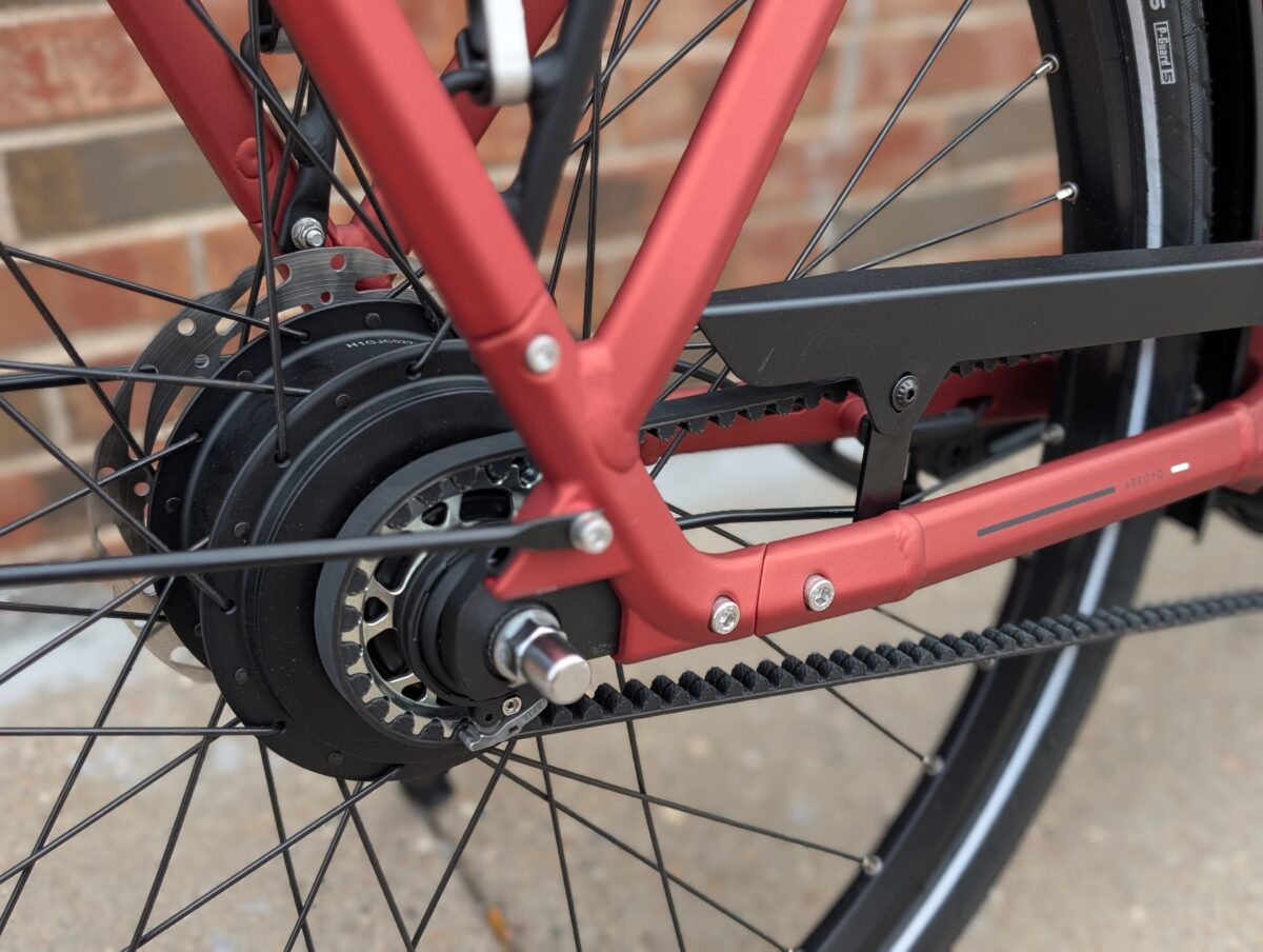 Gates belt and 24-tooth rear sprocket on the Gazelle Arroyo C380 Elite