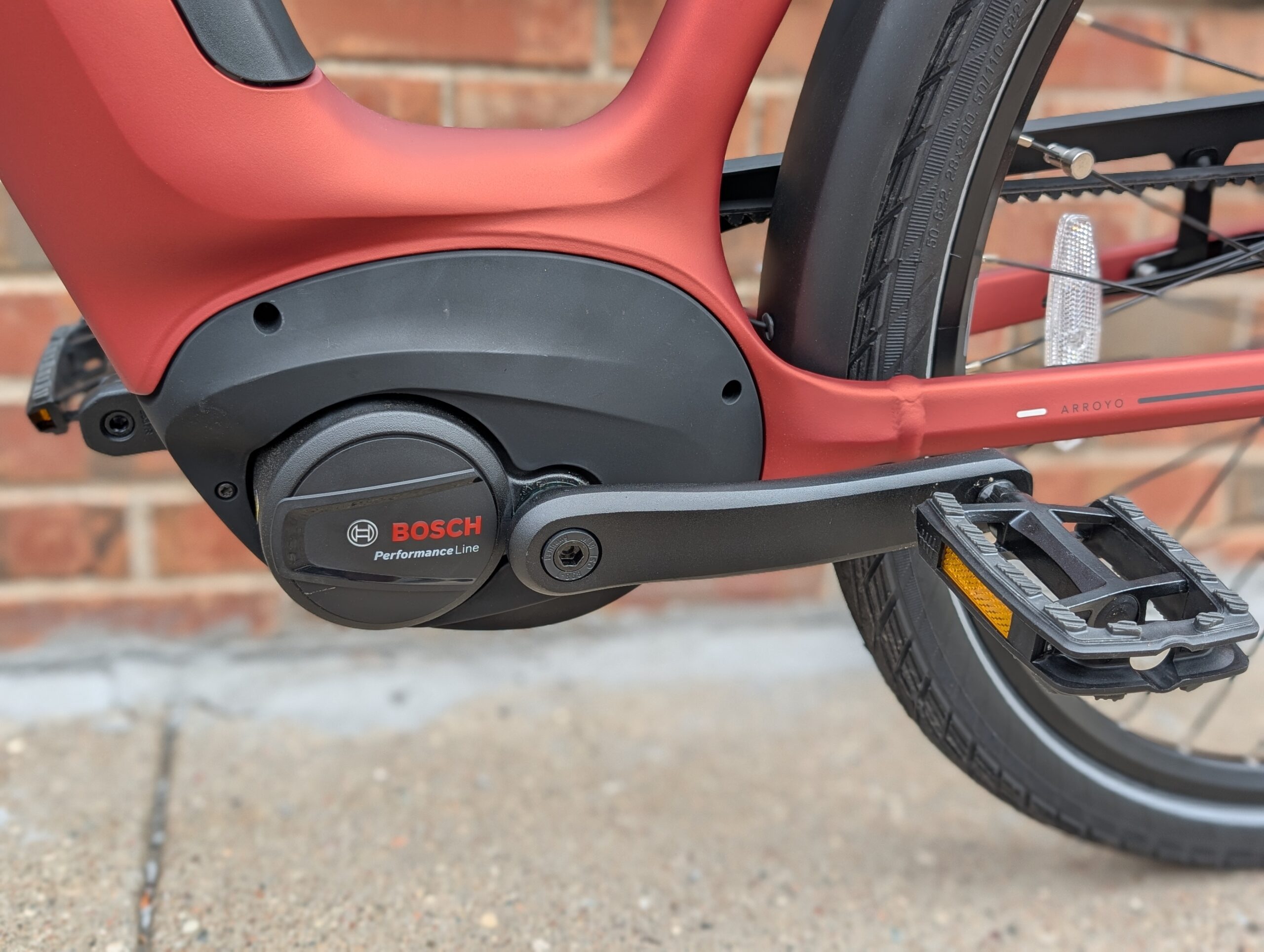 Bosch Performance Line mid-drive motor on the Gazelle Arroyo C380 Elite
