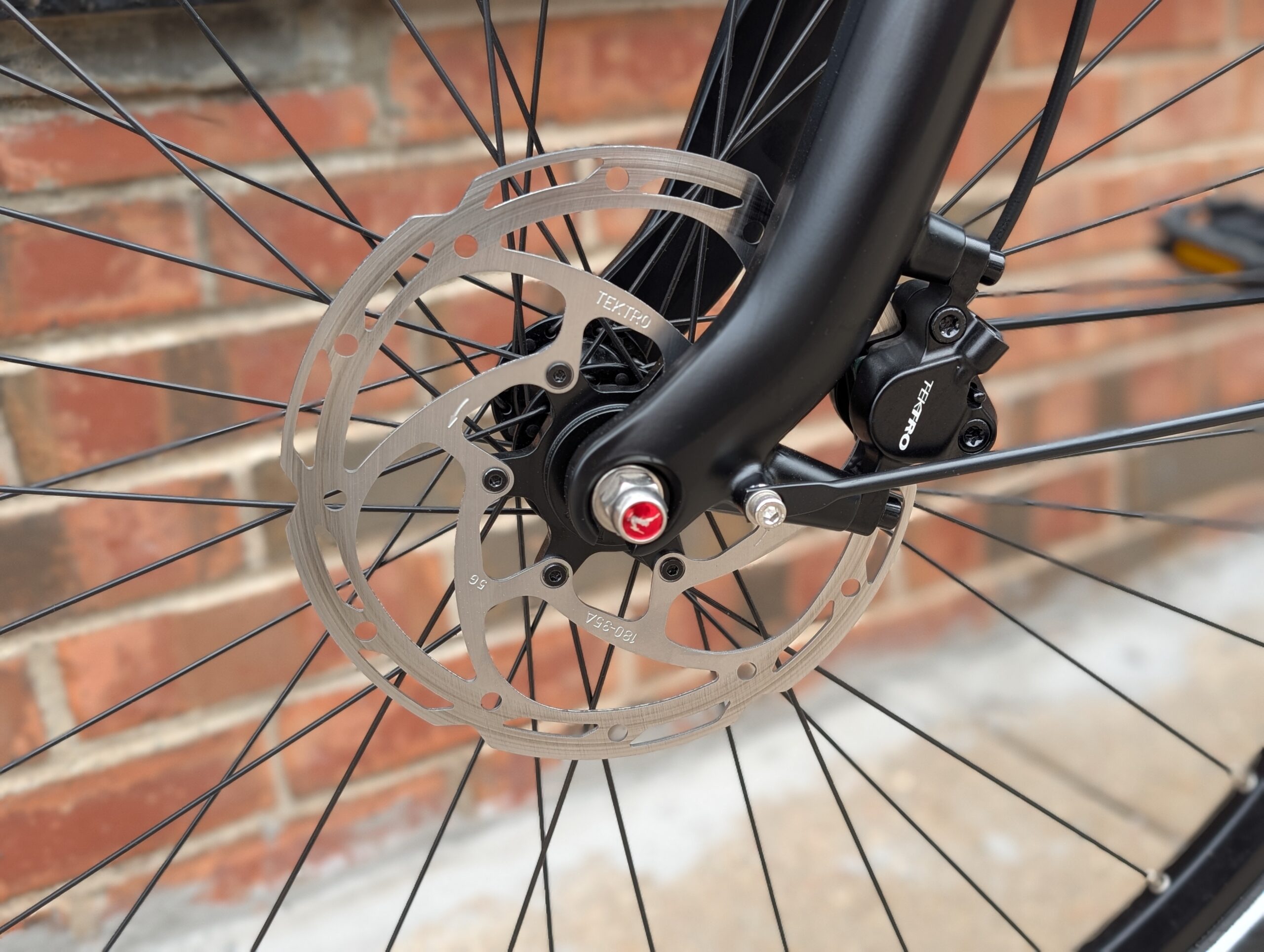 Tektro hydraulic disc brake and rotor on the Gazelle Arroyo C380 Elite