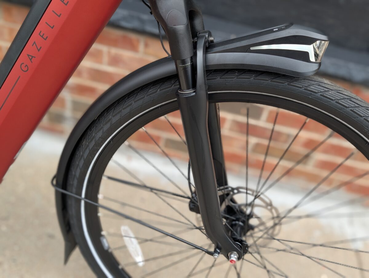 Suspension fork on the Gazelle Arroyo C380 Elite