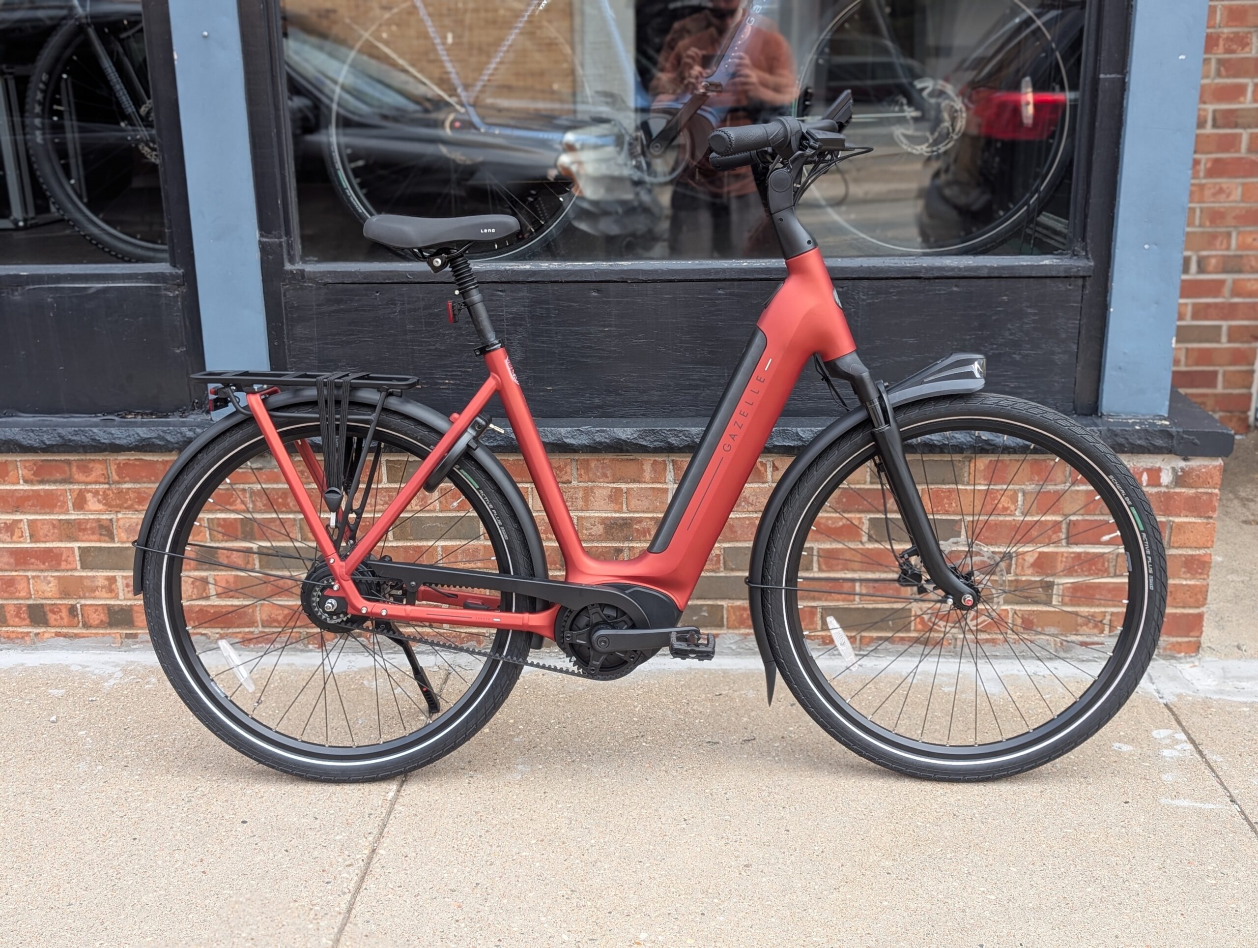 Gazelle Arroyo C380 Elite step-thru electric bike in metallic orange