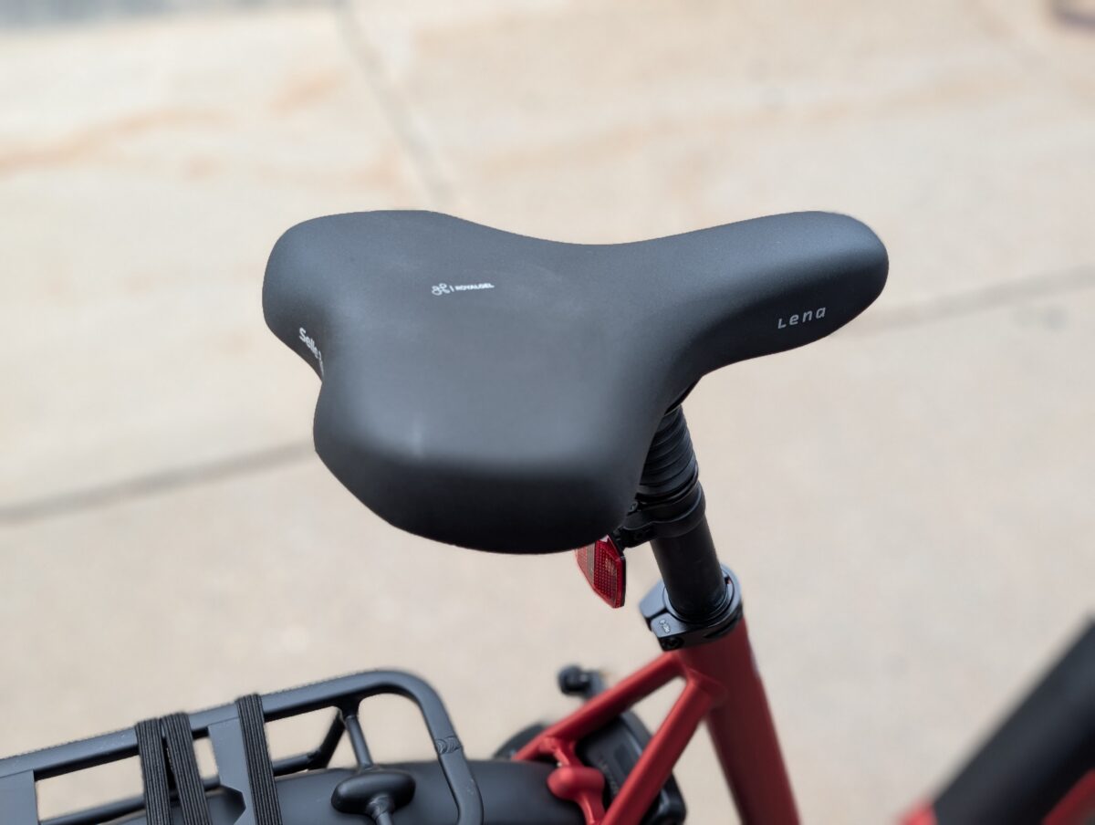 Selle Royal Lena Gel saddle and suspension seatpost on the Gazelle Arroyo C380 Elite
