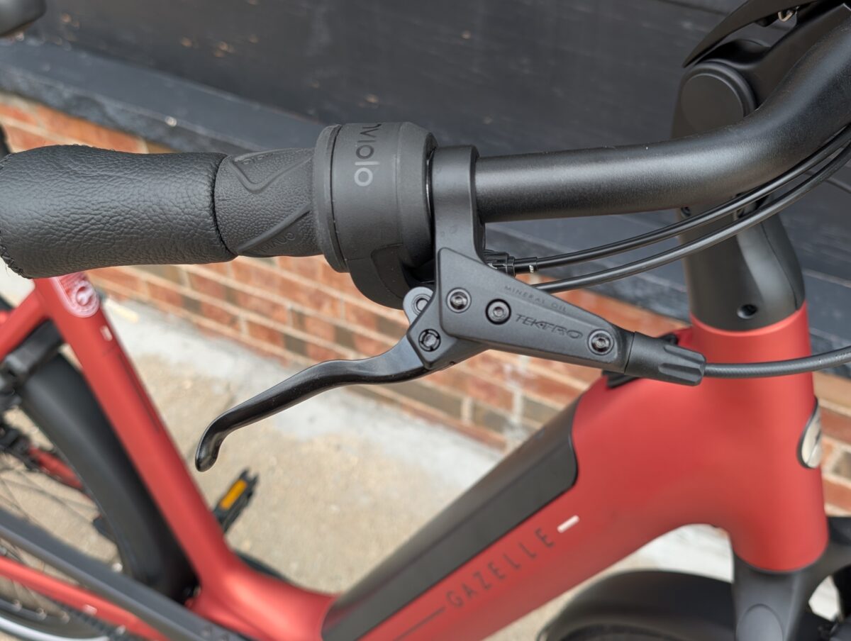 Tektro hydraulic brake lever on the Gazelle Arroyo C380 Elite