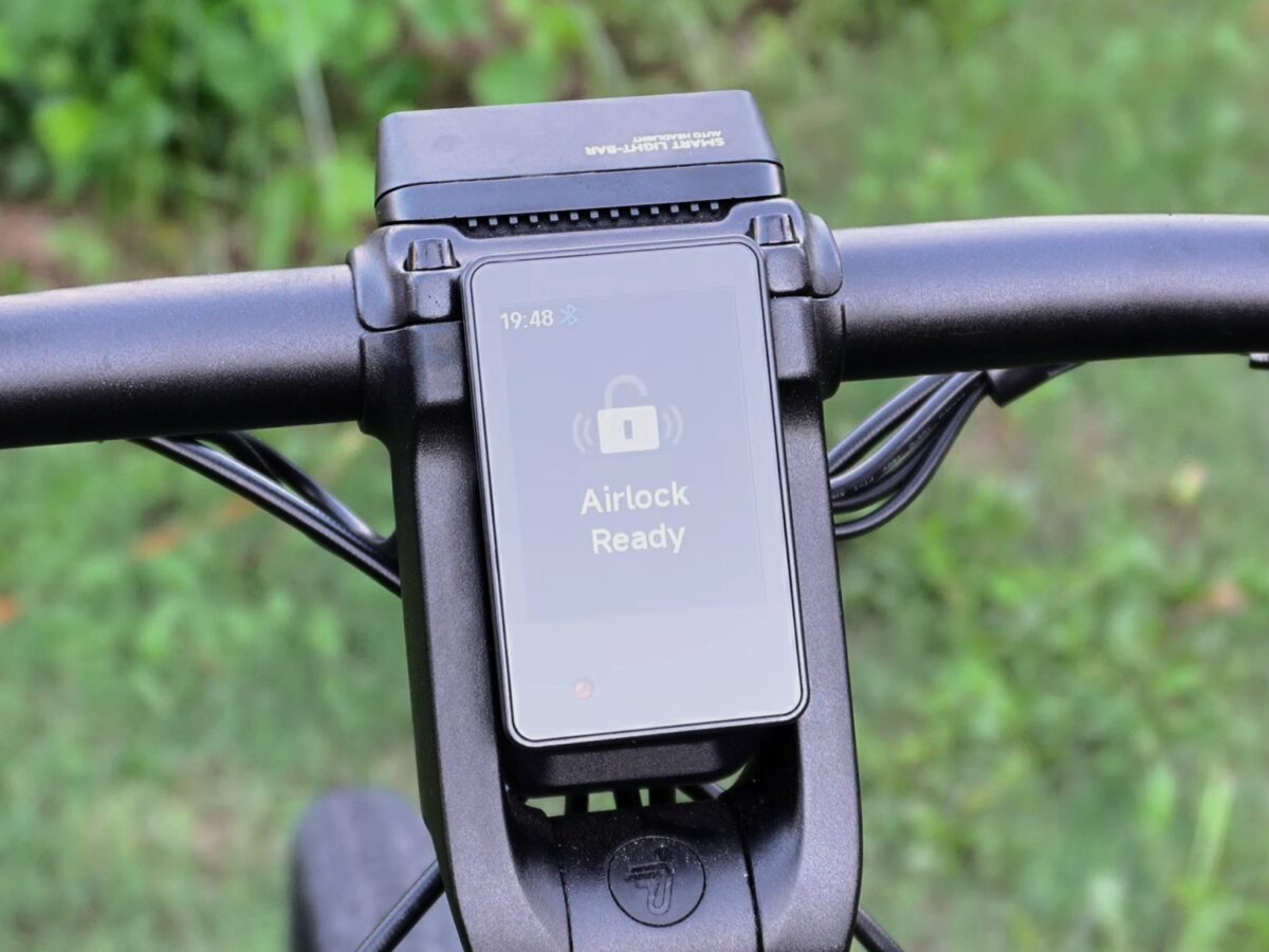 Airlock Ready screen on the Segway Myon color display.