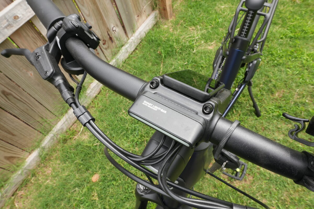 Smart light bar for automatic lighting on the Segway Myon.