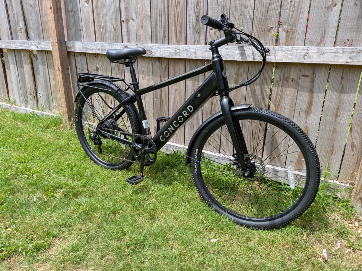 Concord Commutr ebike front view with metal fender and rigid steel fork