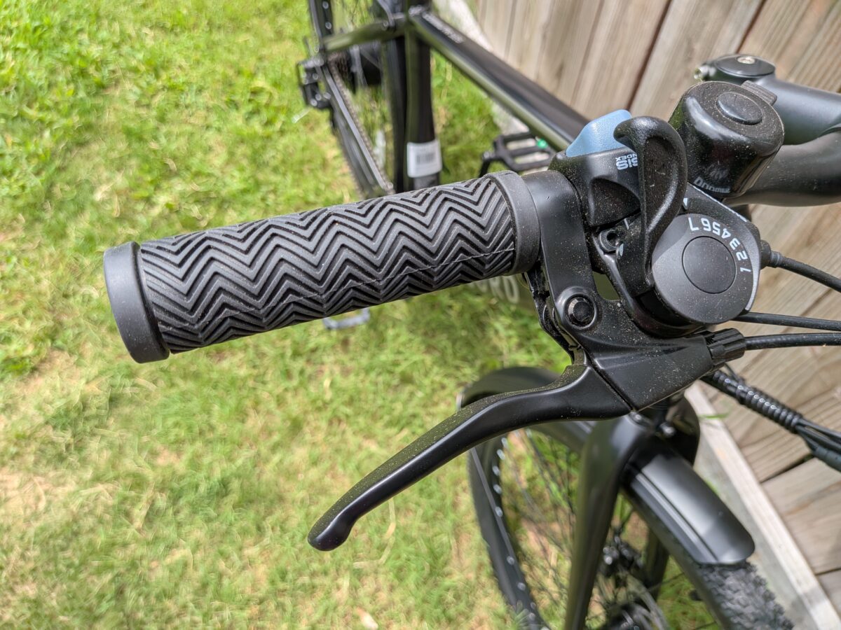 Non-locking grips on the Concord Commutr commuter handlebars