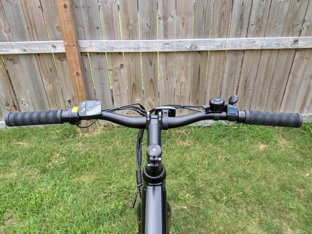 Straight commuter handlebars on the Concord Commutr with bell and LED display