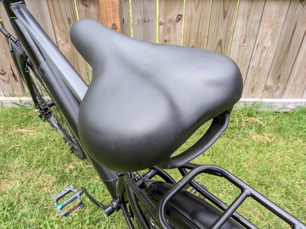 Saddle and steel seat post on the Concord Commutr