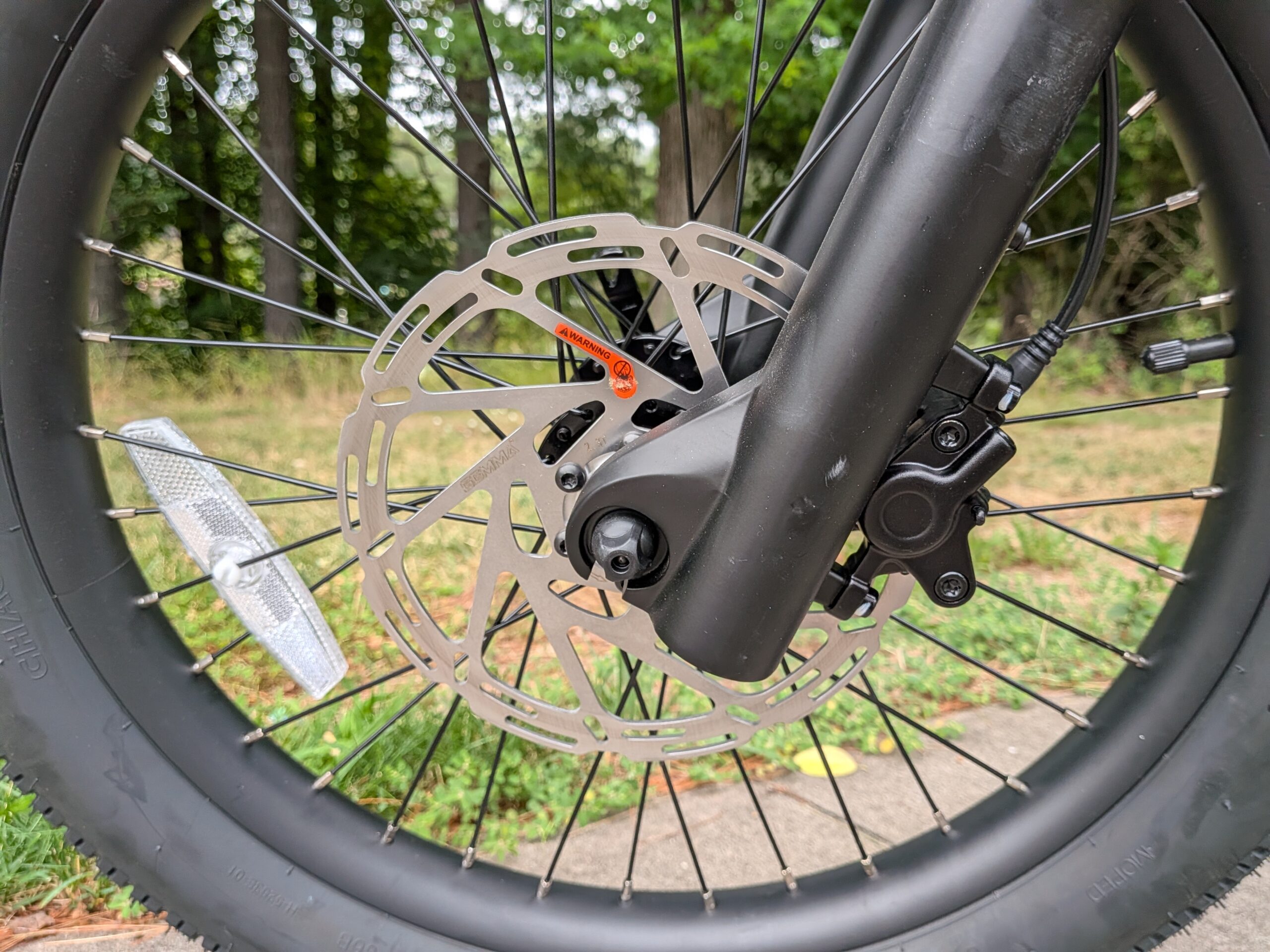 Gemma dual piston hydraulic disc brake and 180mm rotor on the Ride1Up Portola 02
