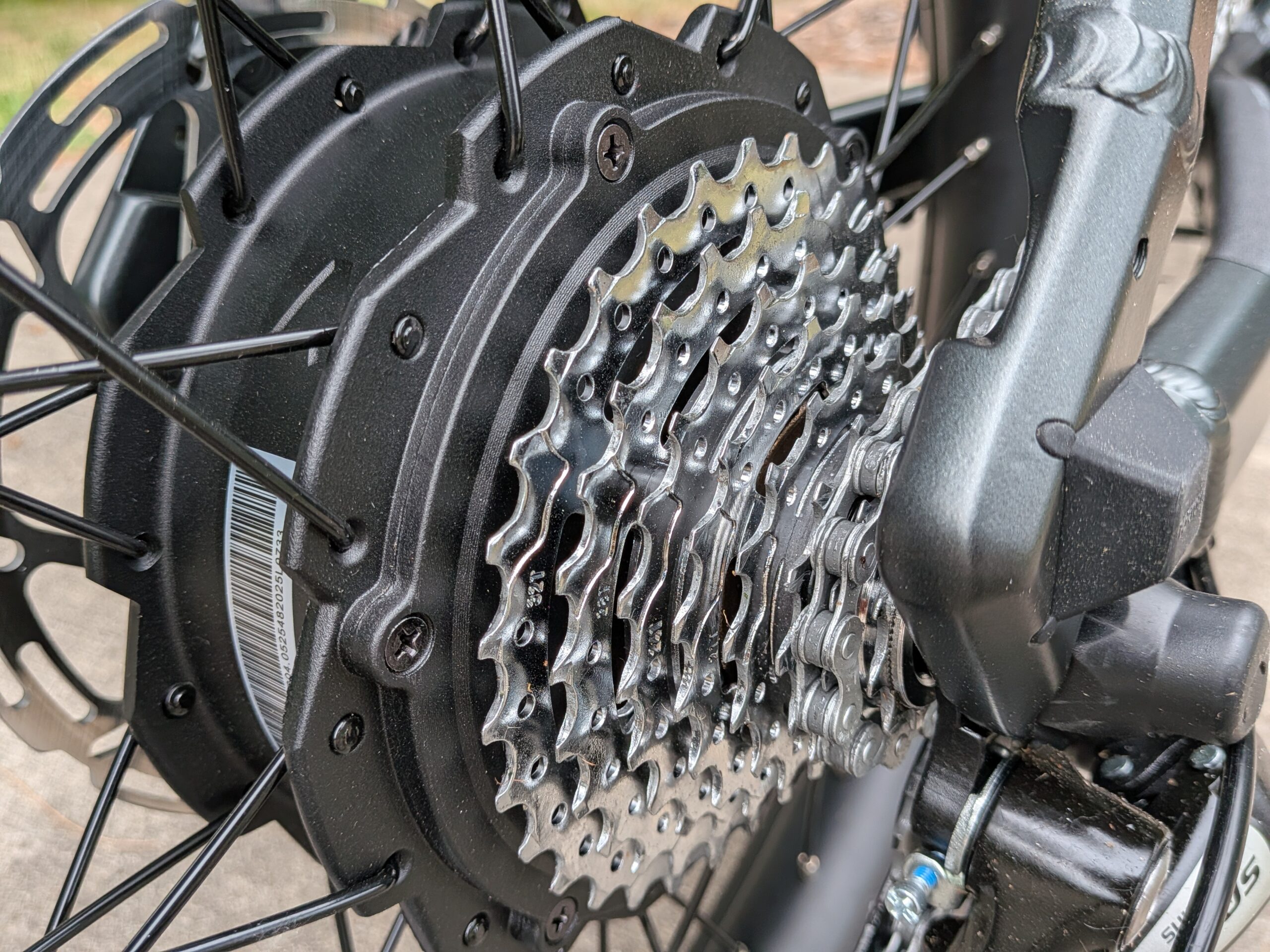 750W AKM hub motor and Shimano Altus drivetrain on the Ride1Up Portola 02