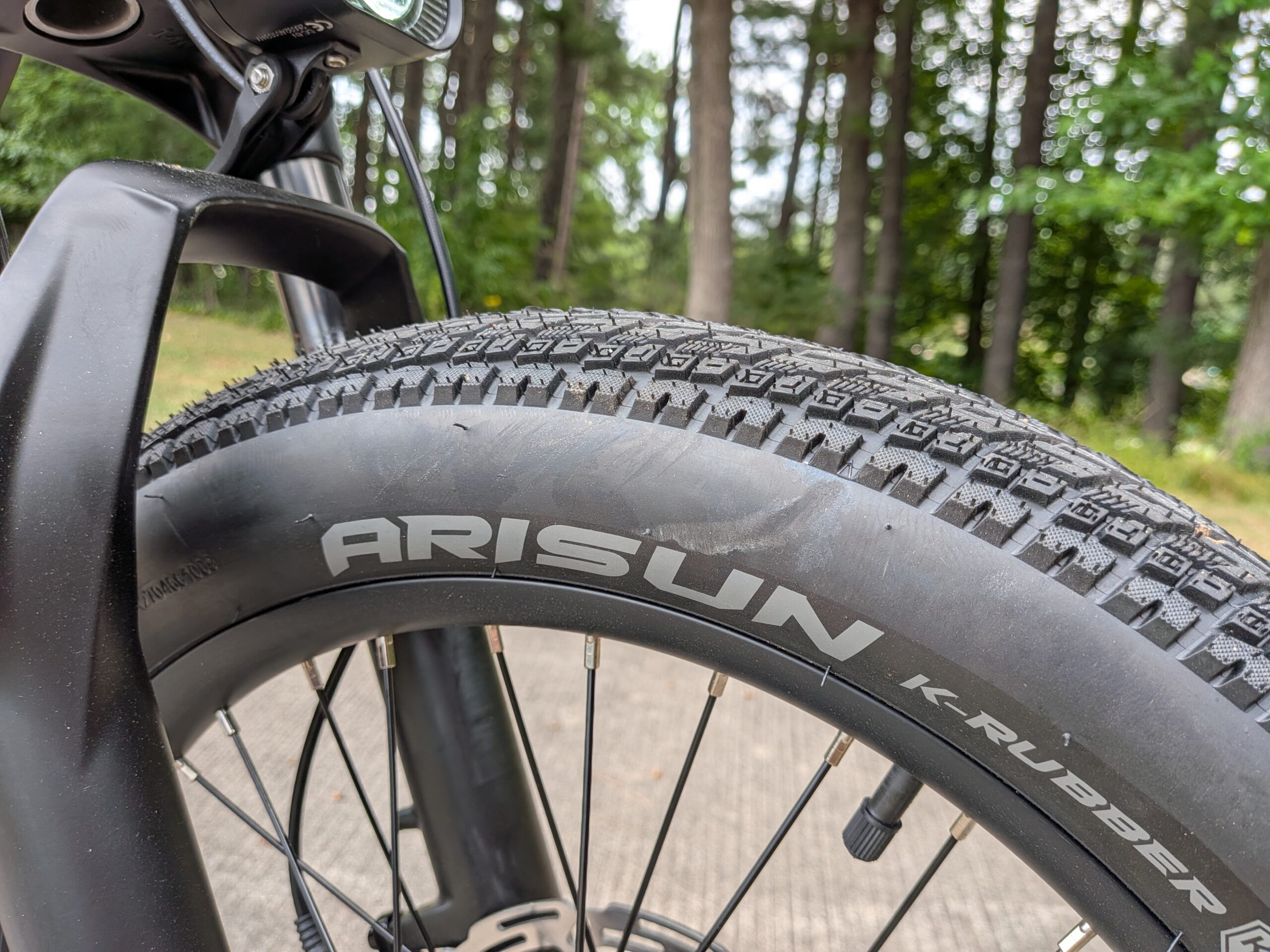 20 by 3 inch low-tread tires on the Ride1Up Portola 02