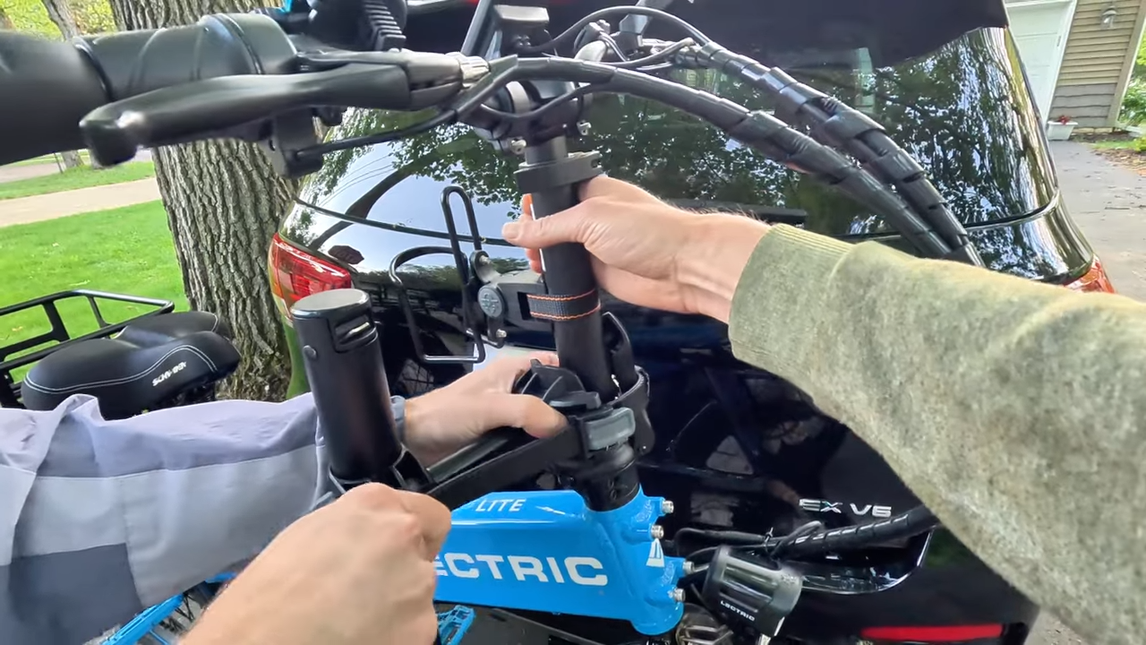 Frame clamp securing an ebike to the center post of the Yakima OnRamp LX